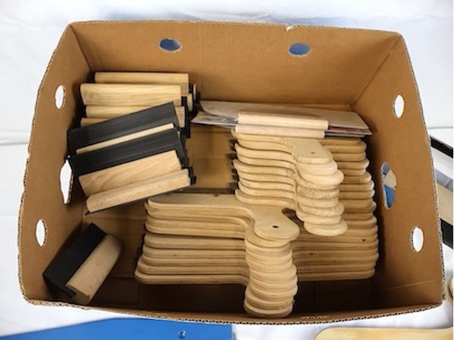 Partij lijmen en pleisteren - afbeelding 4 van  6