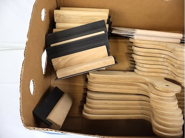 Partij lijmen en pleisteren - afbeelding 5 van  6