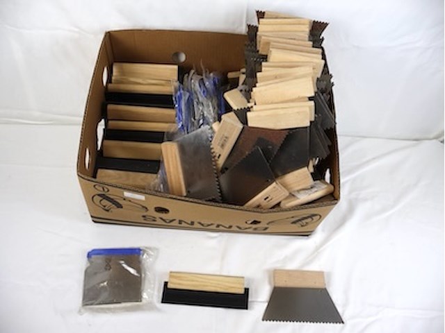 Partij lijmen en pleisteren - afbeelding 1 van  7