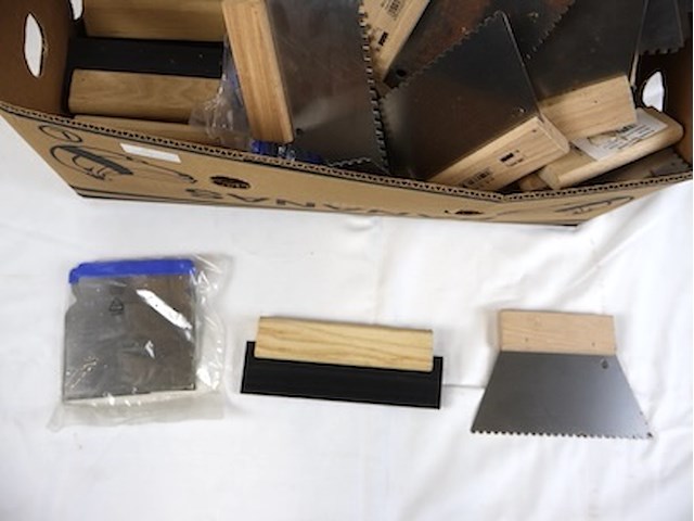 Partij lijmen en pleisteren - afbeelding 2 van  7