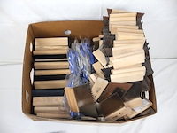 Partij lijmen en pleisteren - afbeelding 5 van  7