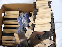 Partij lijmen en pleisteren - afbeelding 7 van  7