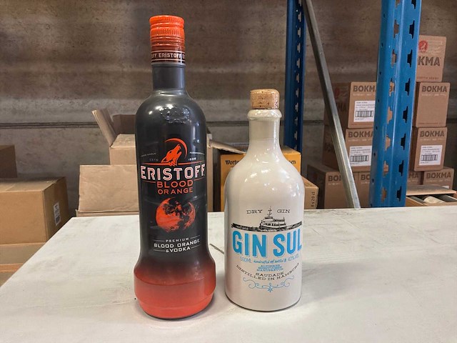 Partij likeur, gin en vodka - afbeelding 1 van  2