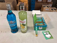 Partij likeur, vodka en jenever - afbeelding 1 van  5