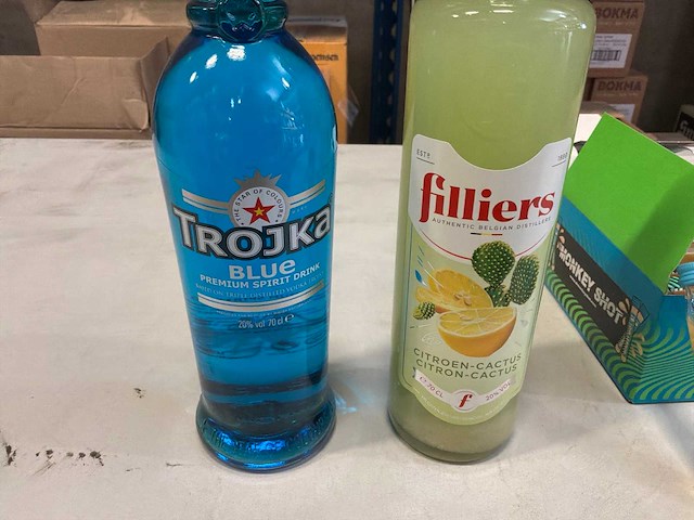 Partij likeur, vodka en jenever - afbeelding 2 van  3