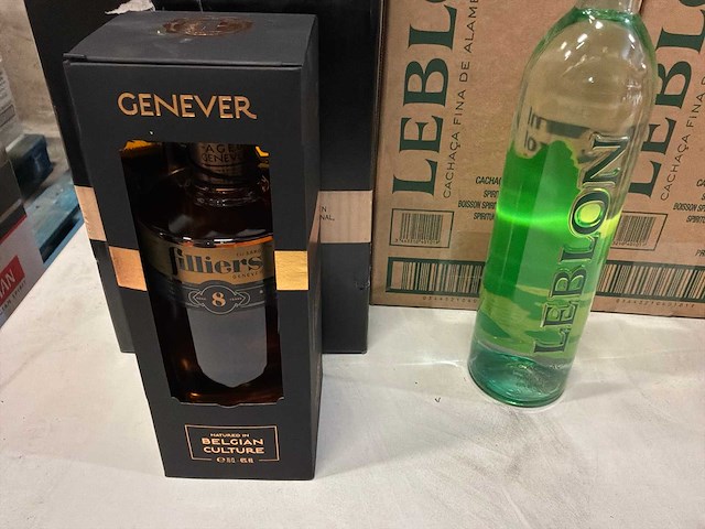 Partij likeur, whisky, vodka en jenever - afbeelding 2 van  3