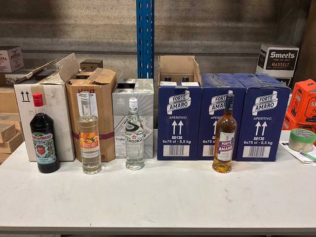 Partij likeuren en aperitieven - afbeelding 1 van  3