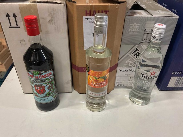 Partij likeuren en aperitieven - afbeelding 2 van  3