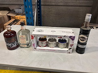 Partij likeuren, jenever en gin - afbeelding 1 van  7