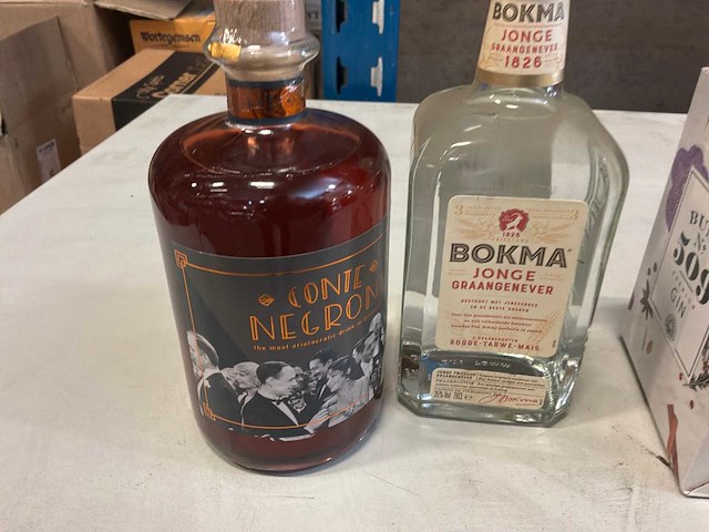 Partij likeuren, jenever en gin - afbeelding 1 van  3