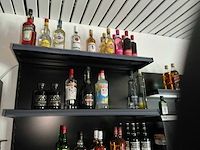 Partij likeuren, sterke dranken en wijnen, ca 120 flessen - afbeelding 1 van  3