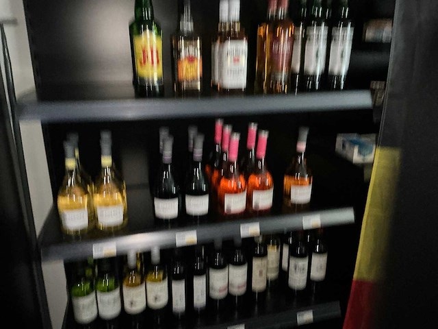 Partij likeuren, sterke dranken en wijnen, ca 120 flessen - afbeelding 2 van  3