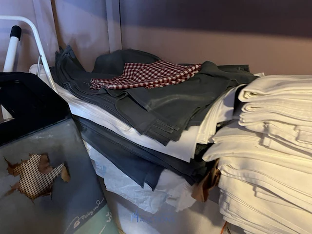Partij linnengoed en textiel - afbeelding 10 van  12