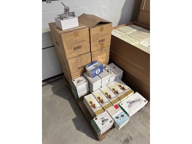 Partij luxe badkranen & douchekranen 421 stuks ter waarde van €75.000 - afbeelding 24 van  27