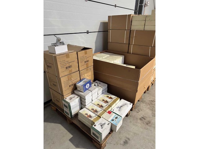 Partij luxe badkranen & douchekranen 421 stuks ter waarde van €75.000 - afbeelding 26 van  27