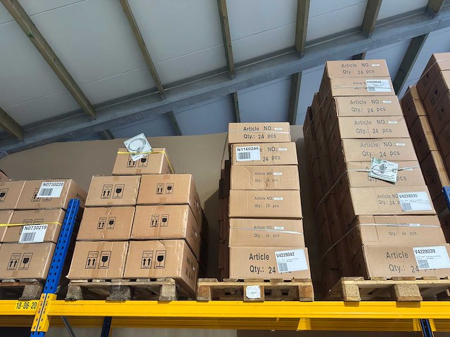 Partij luxe toilet accessoires 7130 stuks ter waarde van €166.000 - afbeelding 4 van  22