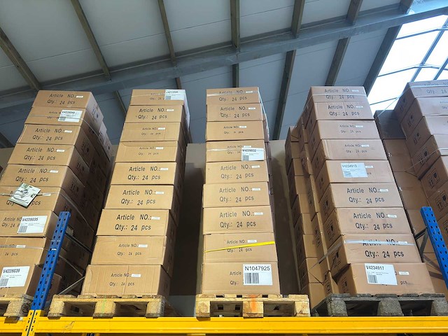 Partij luxe toilet accessoires 7130 stuks ter waarde van €166.000 - afbeelding 6 van  22