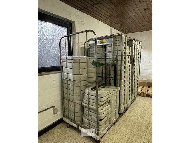 Partij maaltijdboxen in karren ± 130 st - afbeelding 2 van  6