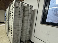Partij maaltijdboxen in karren ± 130 st - afbeelding 3 van  6