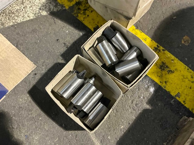 Partij machine gereedschappen - afbeelding 1 van  5