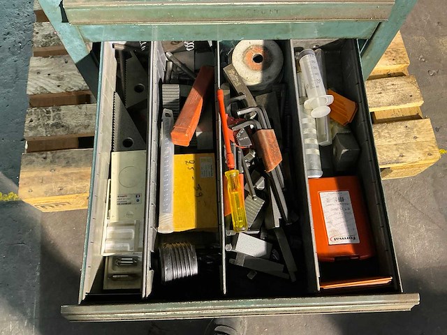 Partij machine onderdelen, gereedschappen en accessoires - afbeelding 10 van  10