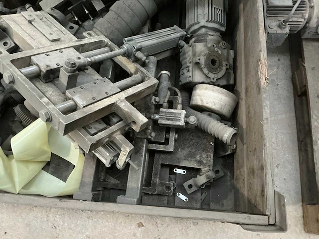 Partij machine onderdelen - afbeelding 8 van  10