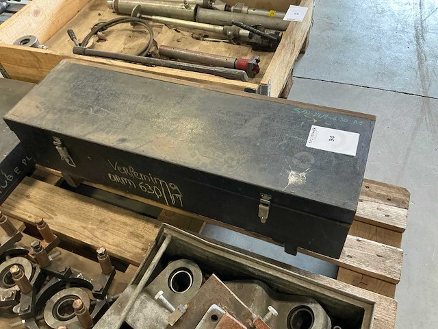 Partij machine onderdelen - afbeelding 1 van  4