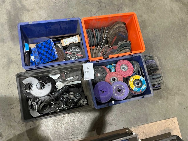 Partij machine toebehoren en gereedschappen - afbeelding 1 van  3