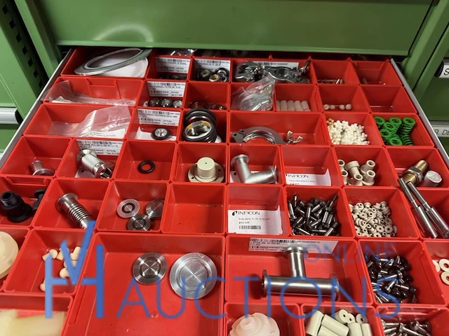 Partij machineonderdelen en veiligheidssignalisatie - afbeelding 3 van  74