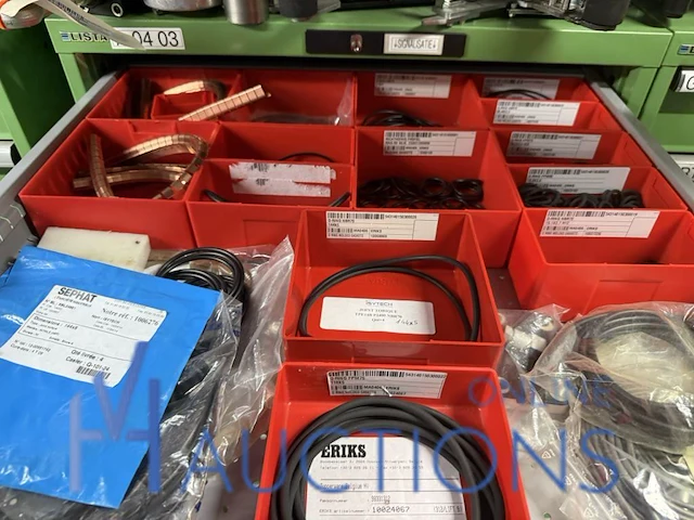 Partij machineonderdelen en veiligheidssignalisatie - afbeelding 5 van  74
