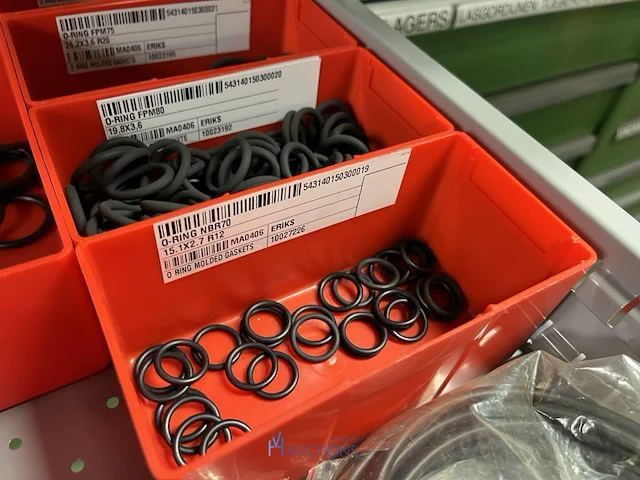 Partij machineonderdelen en veiligheidssignalisatie - afbeelding 9 van  74