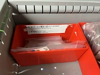Partij machineonderdelen en veiligheidssignalisatie - afbeelding 16 van  74