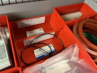Partij machineonderdelen en veiligheidssignalisatie - afbeelding 18 van  74