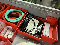 Partij machineonderdelen en veiligheidssignalisatie - afbeelding 20 van  74
