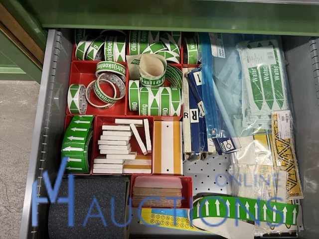 Partij machineonderdelen en veiligheidssignalisatie - afbeelding 12 van  74