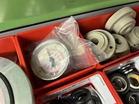 Partij machineonderdelen en veiligheidssignalisatie - afbeelding 24 van  74