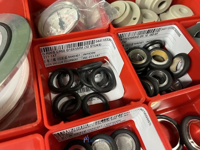 Partij machineonderdelen en veiligheidssignalisatie - afbeelding 25 van  74