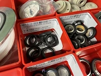 Partij machineonderdelen en veiligheidssignalisatie - afbeelding 25 van  74
