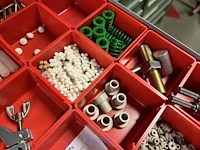 Partij machineonderdelen en veiligheidssignalisatie - afbeelding 27 van  74