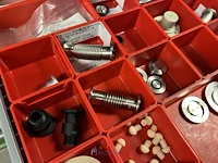 Partij machineonderdelen en veiligheidssignalisatie - afbeelding 29 van  74