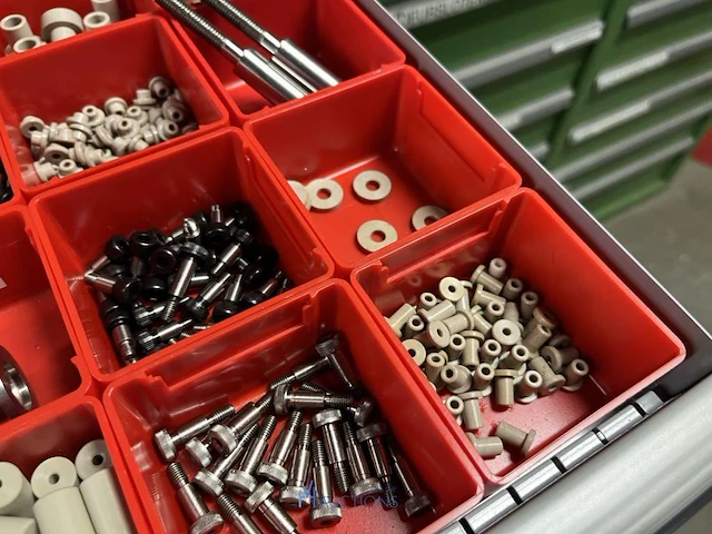 Partij machineonderdelen en veiligheidssignalisatie - afbeelding 33 van  74