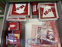 Partij machineonderdelen en veiligheidssignalisatie - afbeelding 34 van  74