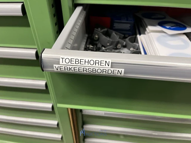 Partij machineonderdelen en veiligheidssignalisatie - afbeelding 47 van  74