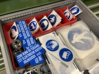 Partij machineonderdelen en veiligheidssignalisatie - afbeelding 48 van  74