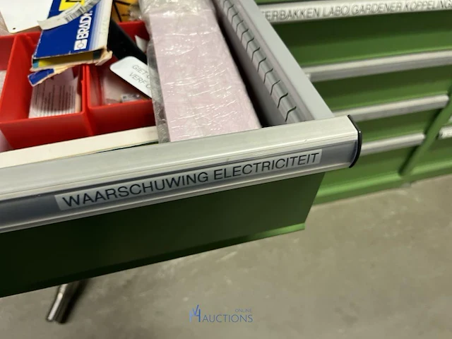 Partij machineonderdelen en veiligheidssignalisatie - afbeelding 51 van  74