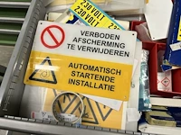 Partij machineonderdelen en veiligheidssignalisatie - afbeelding 52 van  74