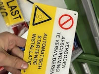 Partij machineonderdelen en veiligheidssignalisatie - afbeelding 55 van  74