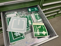 Partij machineonderdelen en veiligheidssignalisatie - afbeelding 58 van  74