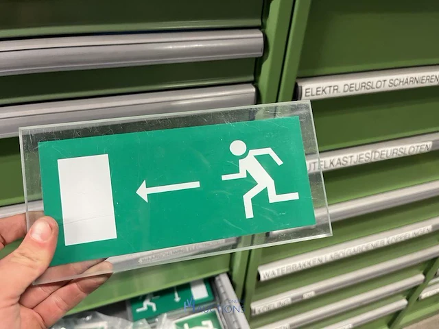 Partij machineonderdelen en veiligheidssignalisatie - afbeelding 61 van  74