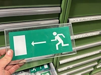 Partij machineonderdelen en veiligheidssignalisatie - afbeelding 61 van  74